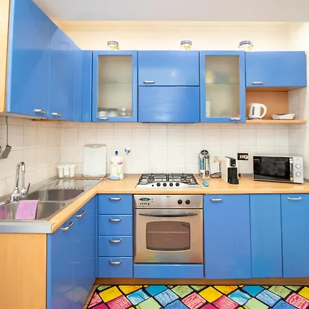 81 Mq, Stazione Trastevere, Sweet * רומא